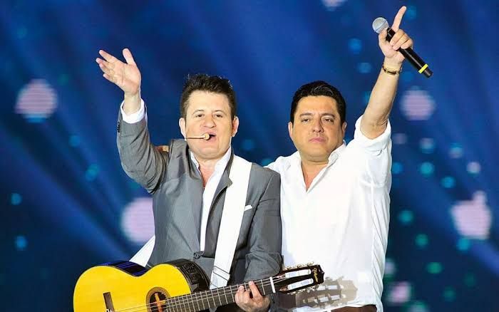 No último sábado, 10 de maio de 2025, durante o show da dupla sertaneja Bruno & Marrone em Goiânia, Marrone sofreu uma queda inesperada no palco, gerando grande repercussão entre o público presente.