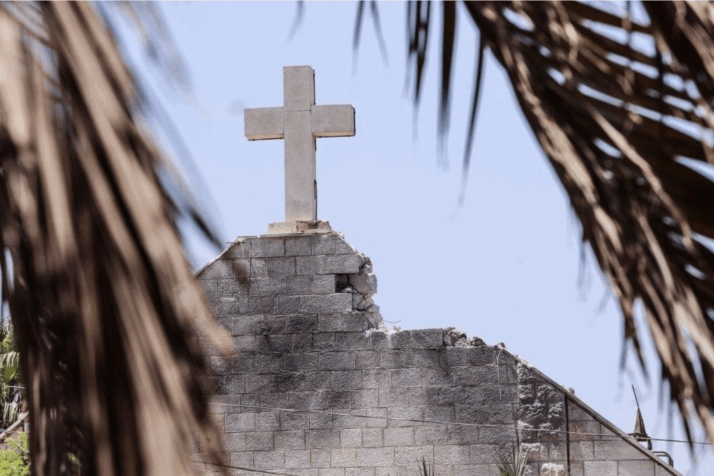 GUERRA: Papa Lamenta Ataque à Única Igreja Católica de Gaza que deixa Mortos e Padre Ferido