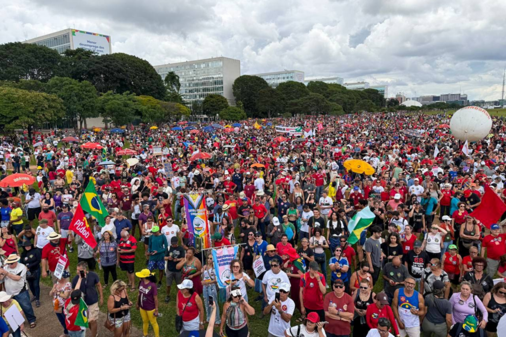 PROTESTO: Brasileiros vão às Ruas em Atos Contra o PL da Dosimetria Aprovado pela Câmara dos Deputados