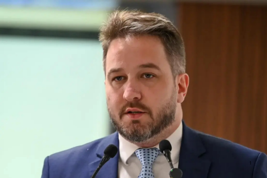 INCIDENTE: Vereador Felipe Tchê se Pronuncia Sobre Confusão em Bar de Rio Branco