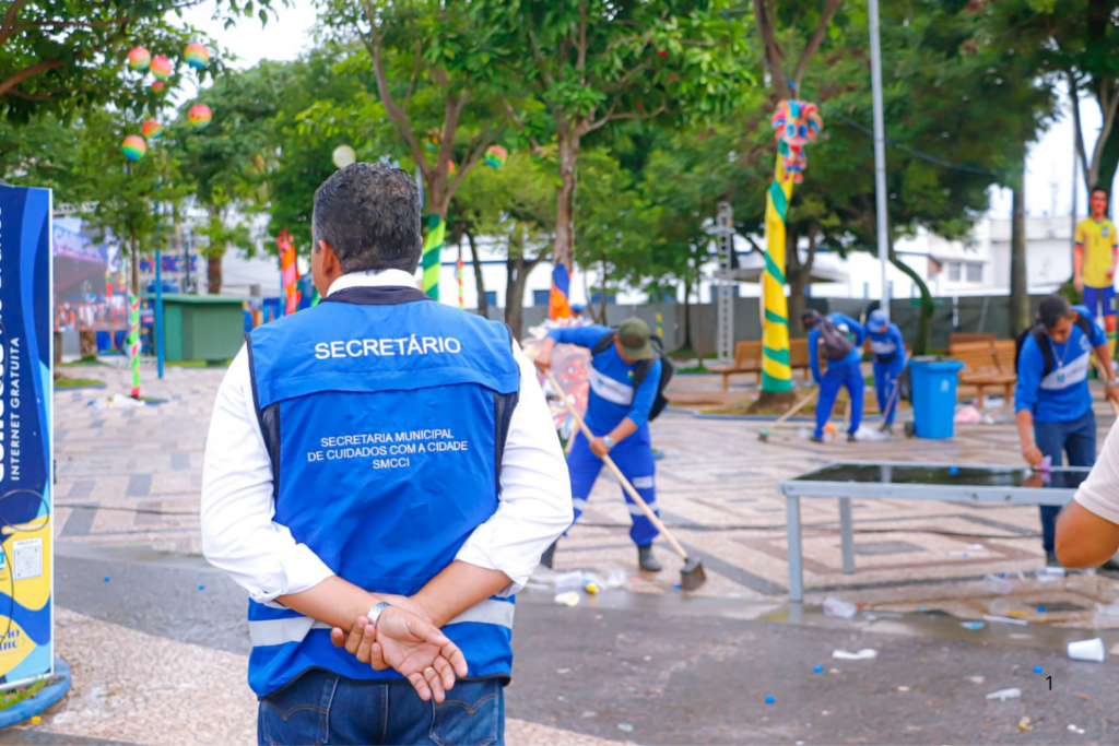 MUTIRÃO: Rio Branco Retira Mais de 120 Toneladas de Lixo do Centro, após Cinco Noites de Carnaval