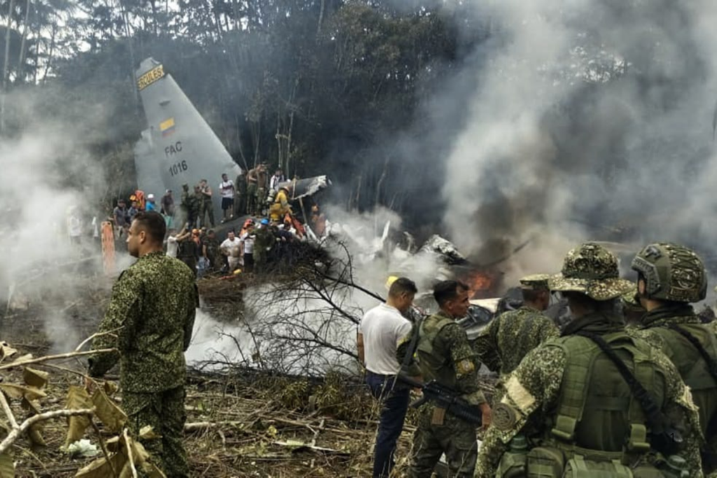 TRAGÉDIA: Avião Militar com Mais de 120 a Bordo Cai na Colômbia: 77 Sobreviventes são Hospitalizados