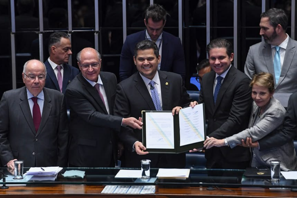 MARCO: Brasil Confirma Adesão Histórica ao Acordo Mercosul-UE e Reforça Aposta no Livre Comércio Global