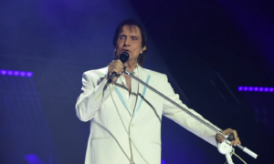 ANIVERSÁRIO: Roberto Carlos Celebra 85 Anos com Show Emocionante em Cachoeiro e Reúne Multidão de Fãs