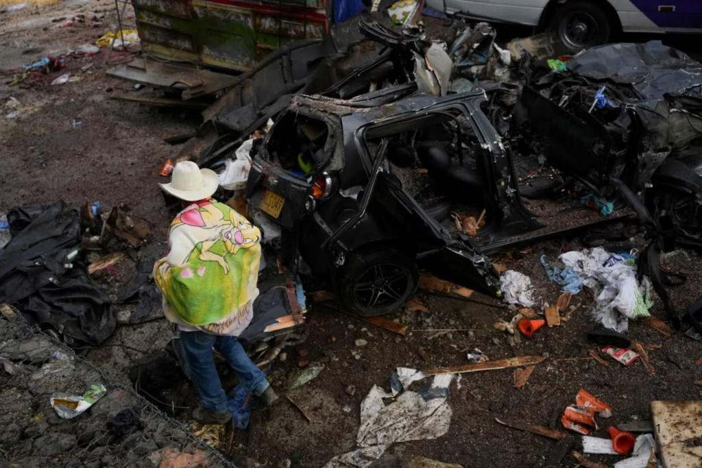 TRAGÉDIA: Onda de Ataques com Granadas e Ônibus-Bomba Deixa 13 Mortos na Colômbia às Vésperas das Eleições