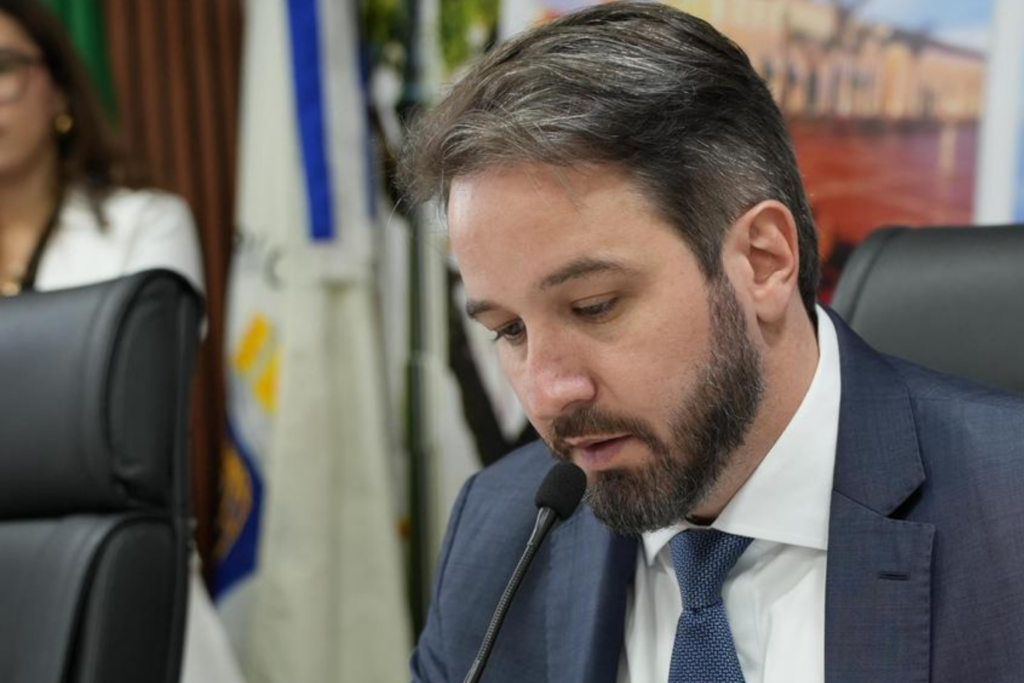 EDUCAÇÃO AMBIENTAL: Vereador Felipe Tchê Propõe Lei para Incentivar Reciclagem nas Escolas Municipais de Rio Branco