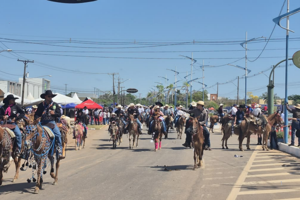 TRADIÇÃO: Cavalgada Reúne Milhares de Participantes e Abre Oficialmente a Expoacre 2026 em Rio Branco