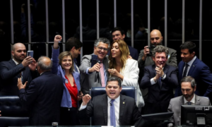 HISTÓRICO: Senado Aprova Fim da Escala 6x1 e Prevê Dois Dias de Descanso Semanal sem Redução Salarial