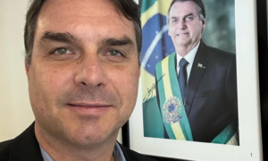 PRISÃO: Moraes Autoriza Flávio Bolsonaro Voltar a Visitar o Pai, mas Impõe Restrições Políticas e Eleitorais